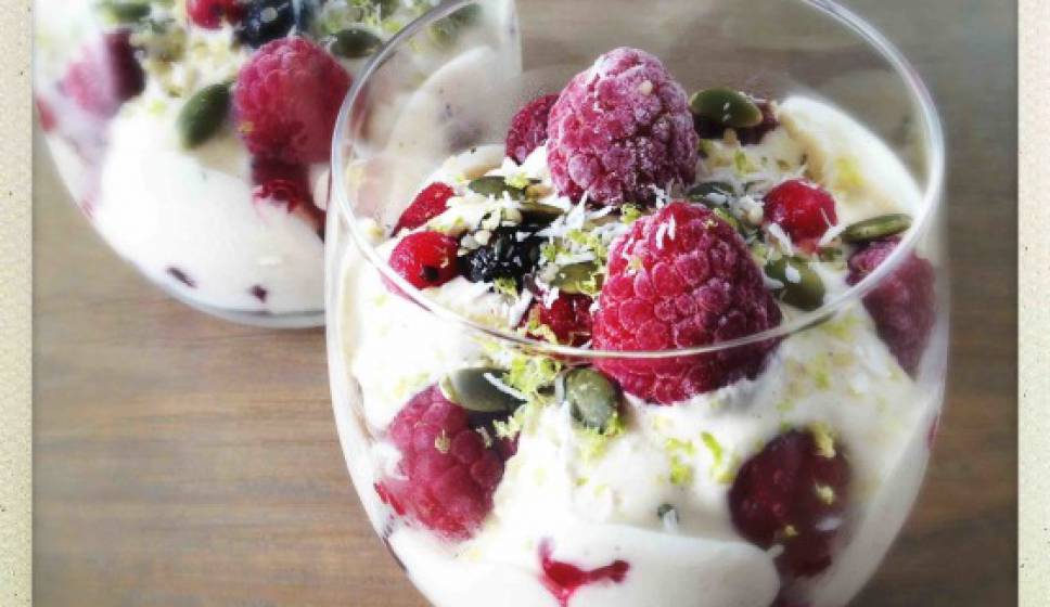 weduwe Ontkennen Integraal Berry Breakfast Parfait with Vegan Vanilla Cashew Yoghurt
