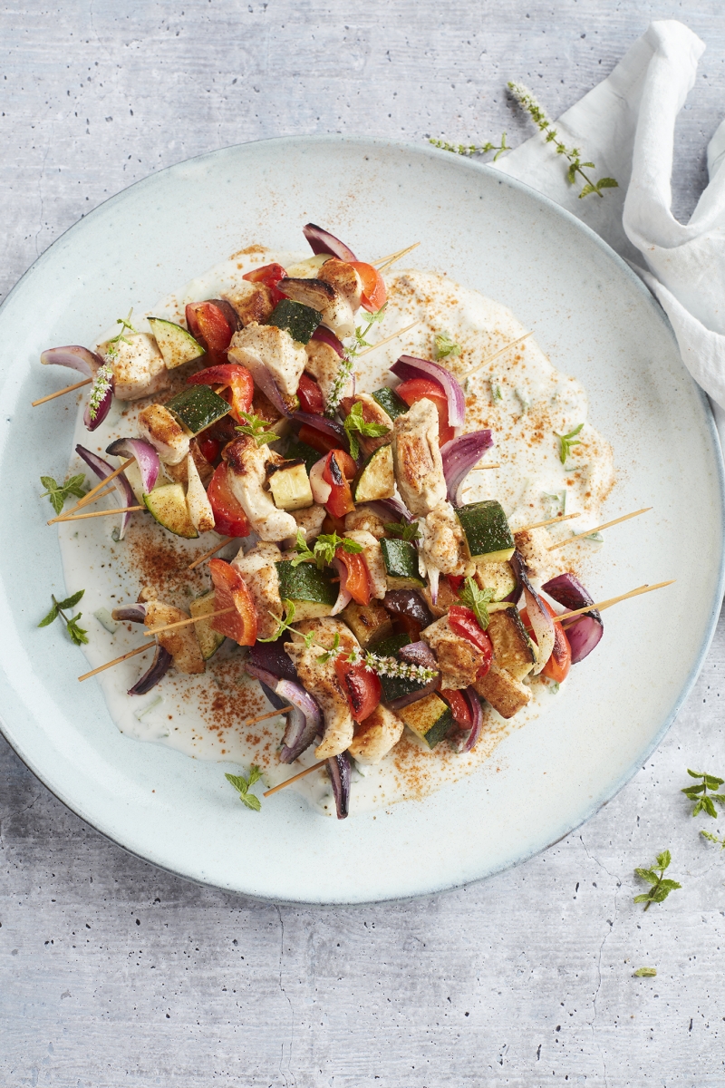 Snelle Keto Maaltijd: Kippenbrochette met tzatziki. Voorbereid in 15 Minuten! Uit mijn kookboek Low Carb on a Budget