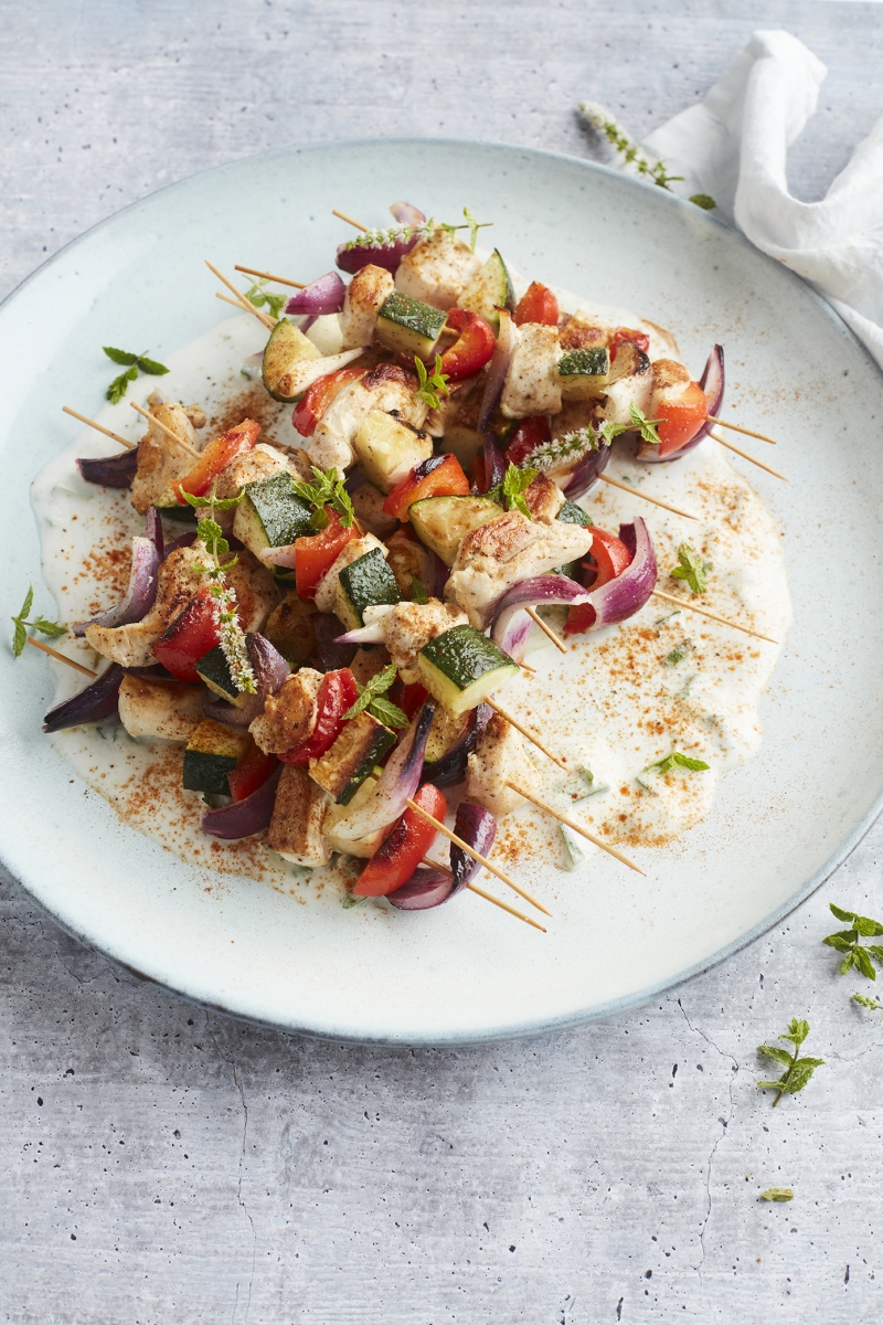 Snelle Keto Maaltijd: Kippenbrochette met tzatziki. Voorbereid in 15 Minuten! Uit mijn kookboek Low Carb on a Budget